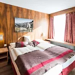 Le Petit Charme-inn Отель Церматт