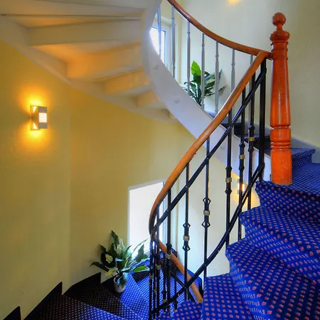 Le Petit Charme-inn Hotel 2*