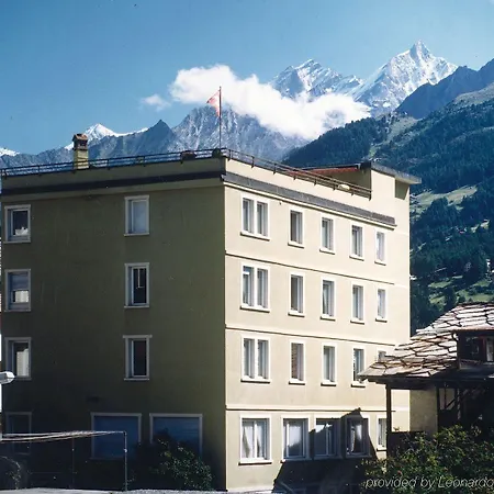 Le Petit Charme-inn 2*