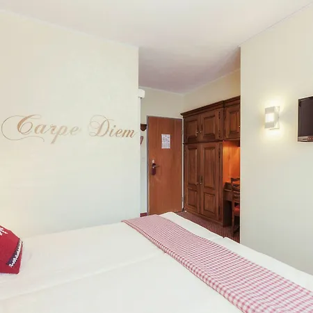 Le Petit Charme-inn Готель
