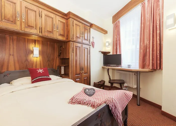 Le Petit Charme-inn Hotel