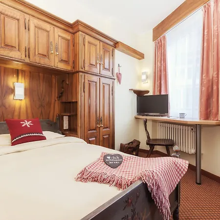 Le Petit Charme-inn Hotel