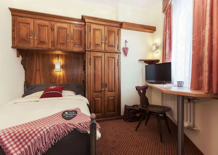 Le Petit Charme-inn 2*